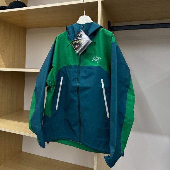 Arc'teryx Beta LT Hooded Hardshell Jacket Size L